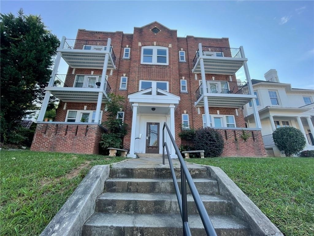 373 Moreland Avenue Ne - Photo 0