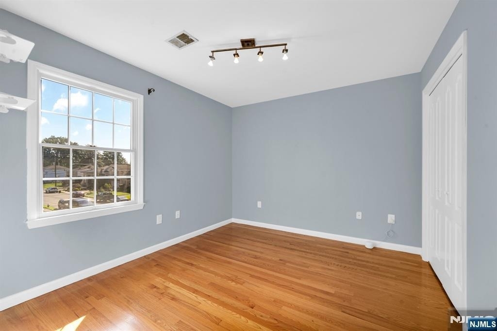 23 West - Photo 13