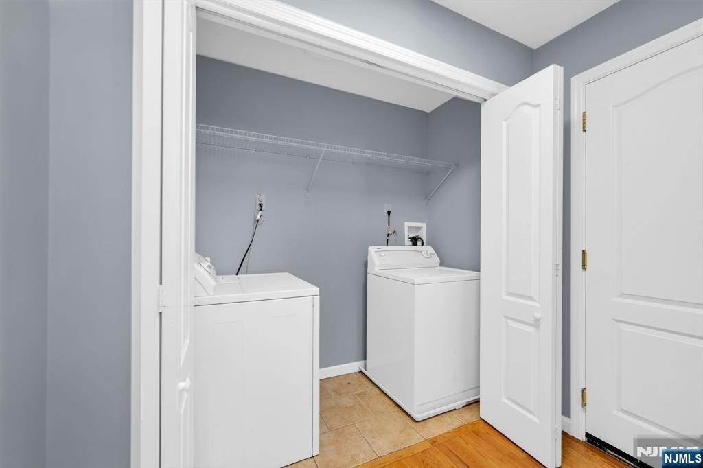23 West - Photo 15