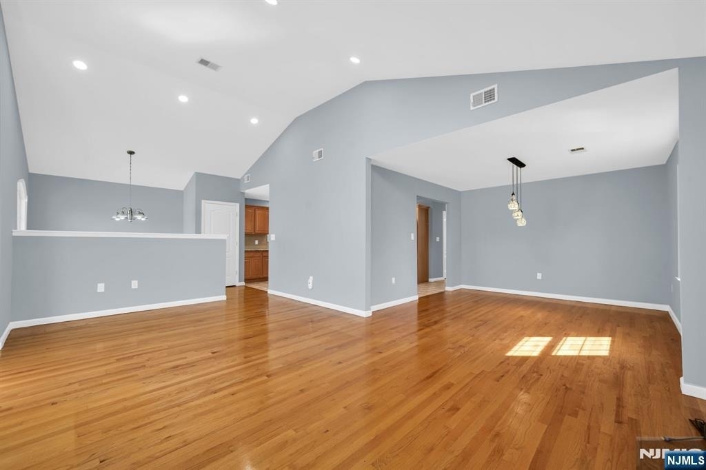 23 West - Photo 4