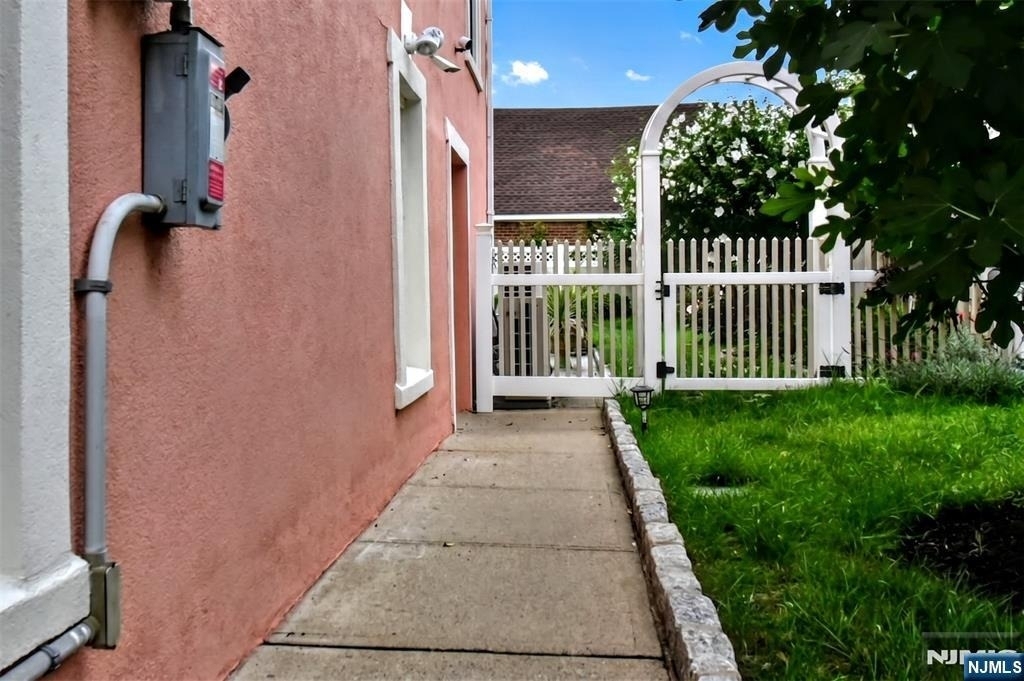 112 Pink - Photo 2