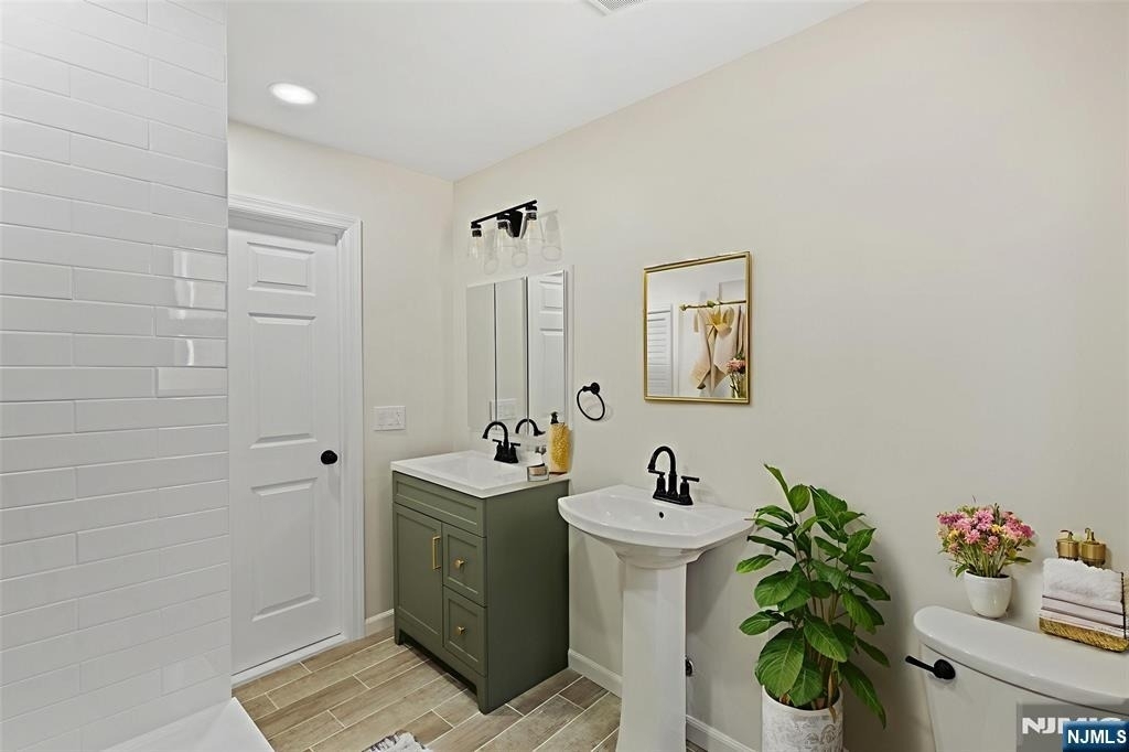 86 Farnham - Photo 5