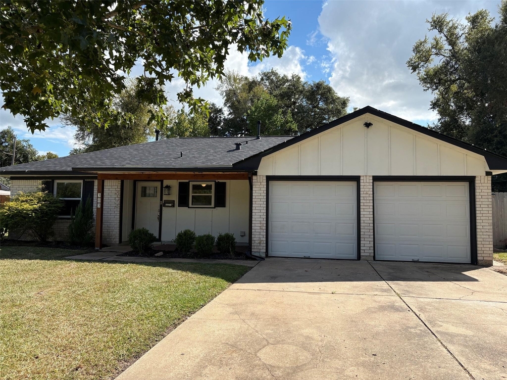 303 Crestwood Street - Photo 0
