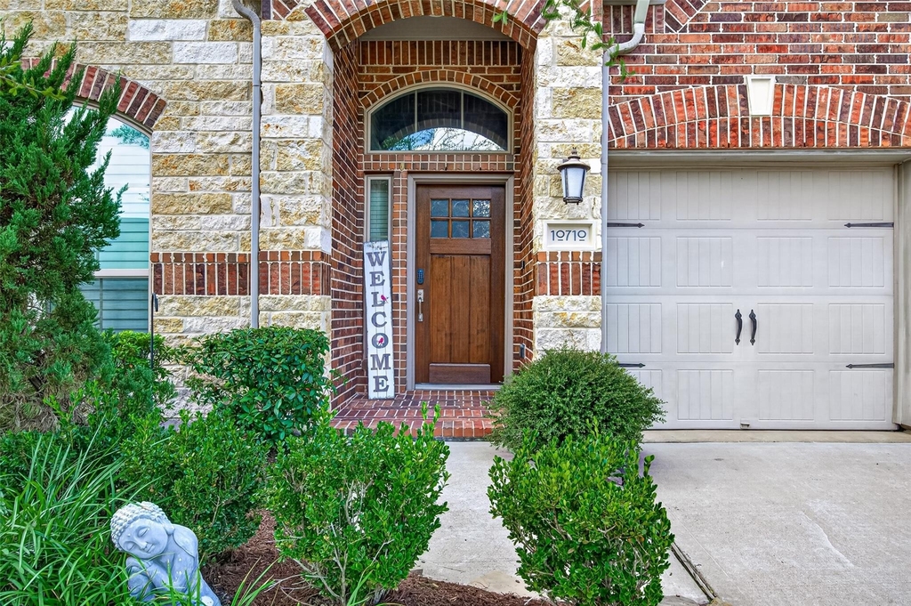 10710 Inverclyde Drive - Photo 2