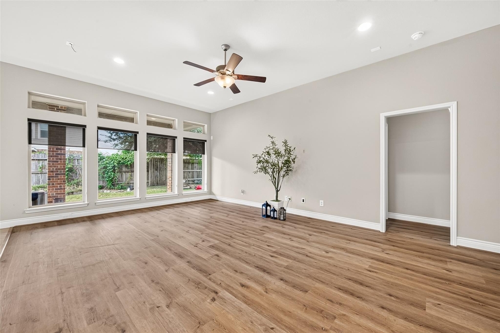10710 Inverclyde Drive - Photo 10