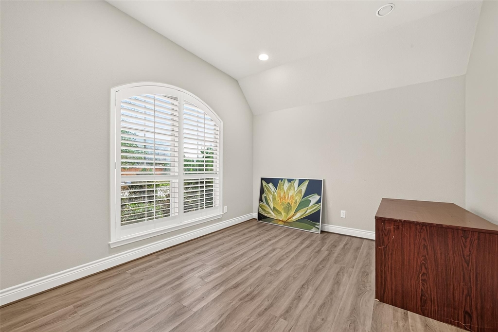 10710 Inverclyde Drive - Photo 5