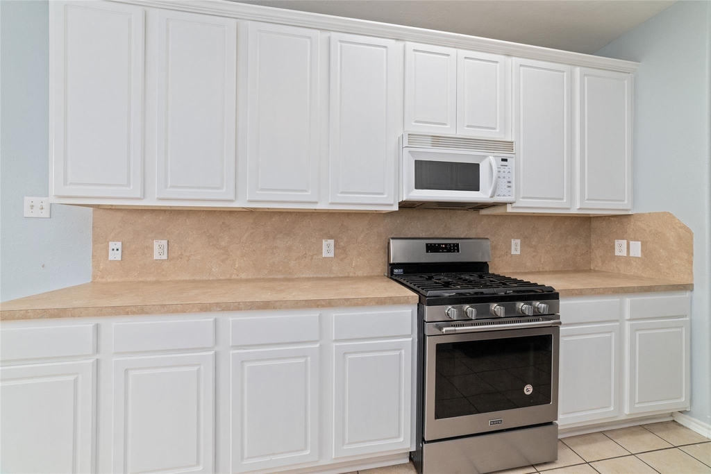 8734 Rainglen Lane - Photo 12