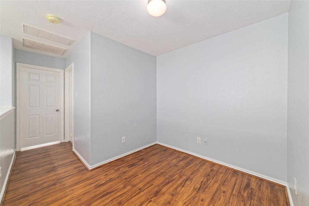 8734 Rainglen Lane - Photo 15