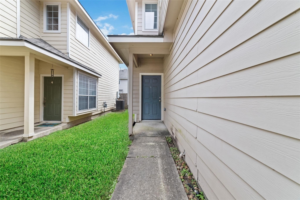 8734 Rainglen Lane - Photo 2