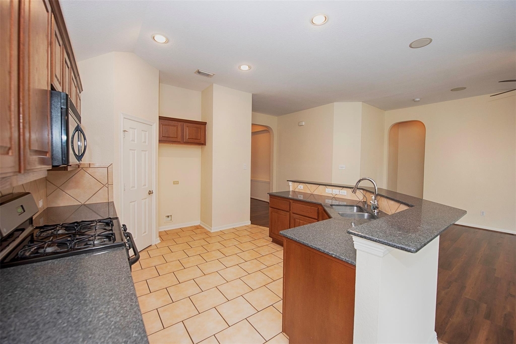 2725 Hidden Landing Drive - Photo 16