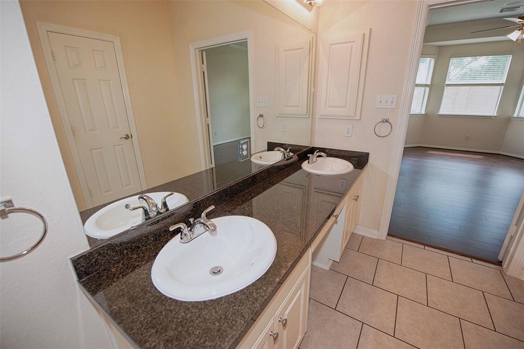 2725 Hidden Landing Drive - Photo 24