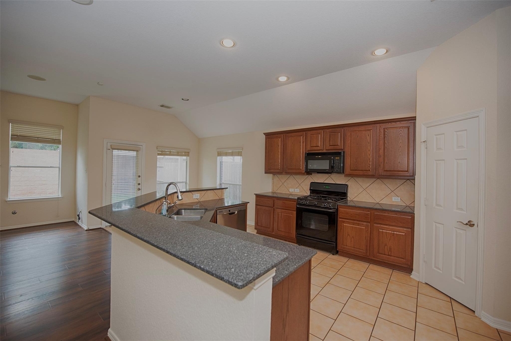 2725 Hidden Landing Drive - Photo 11