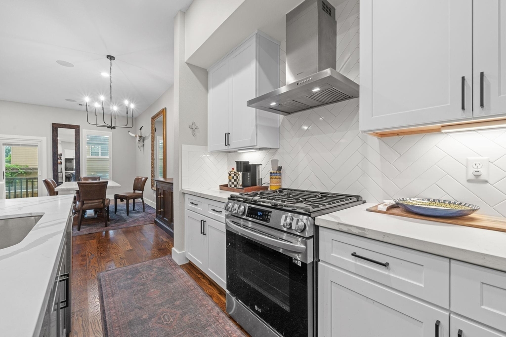 816 E 38th St - Photo 13