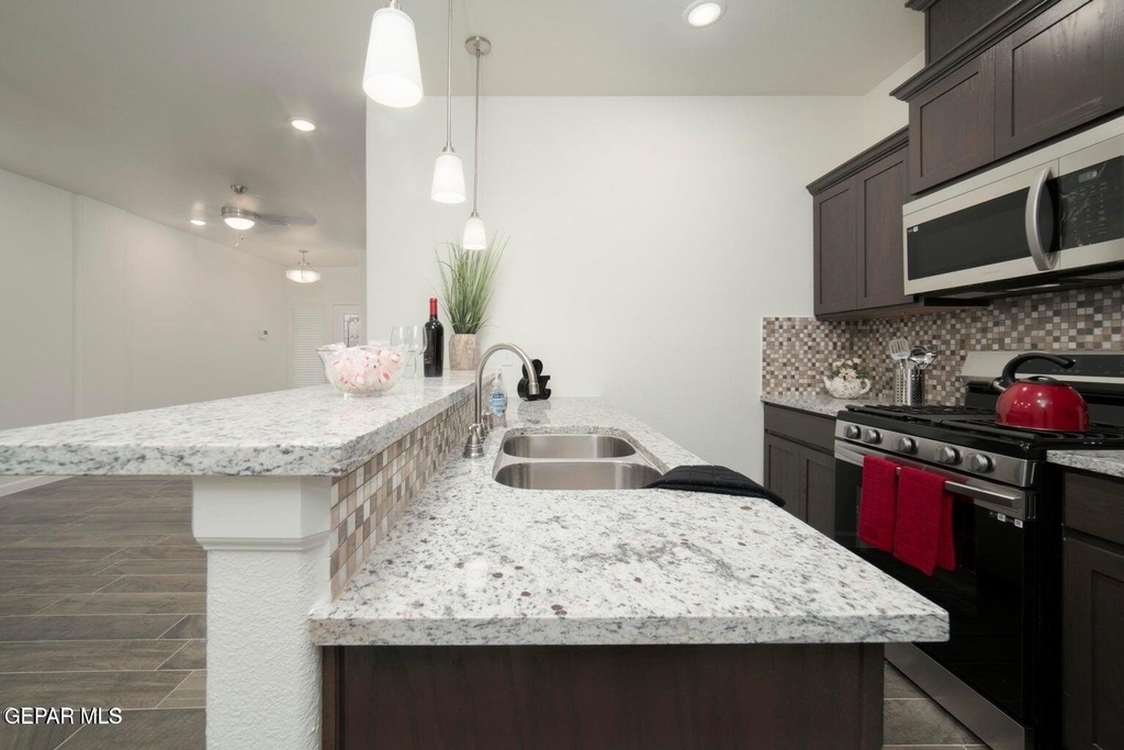 1060 Hoppas Street - Photo 5