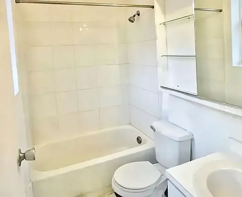 370 West 52nd Street - Photo 2
