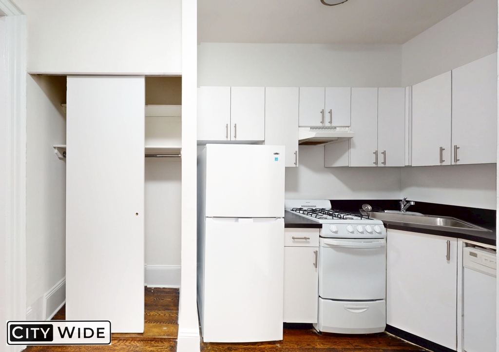 1045 Lexington Avenue - Photo 3