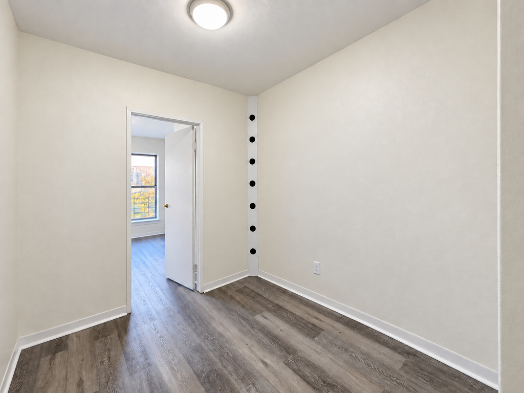 872 Bergen Street - Photo 2