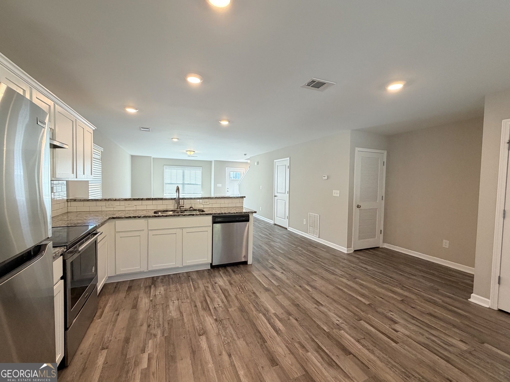 319 Ashigan Street - Photo 3
