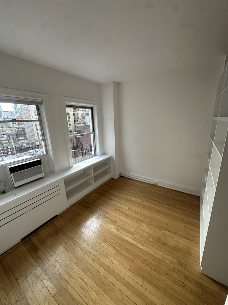 150 East 39th Street - Photo 3