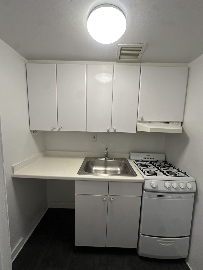 150 East 39th Street - Photo 2