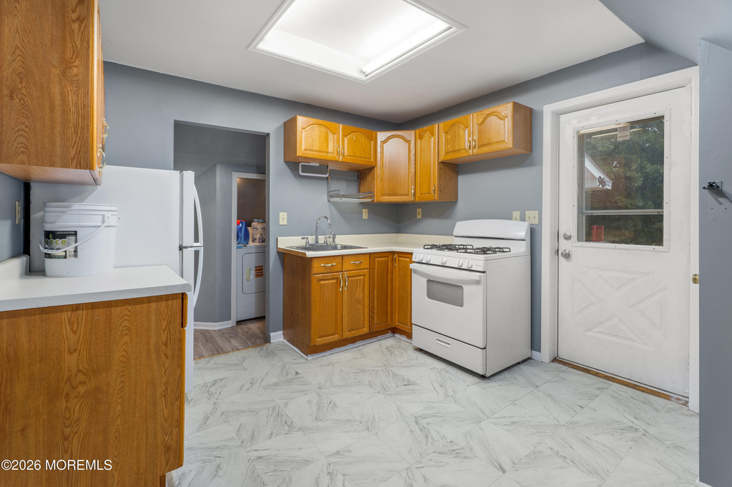 96 Wilson Avenue - Photo 2