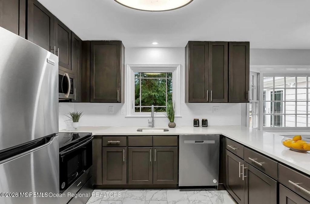 821 Bay Avenue - Photo 22