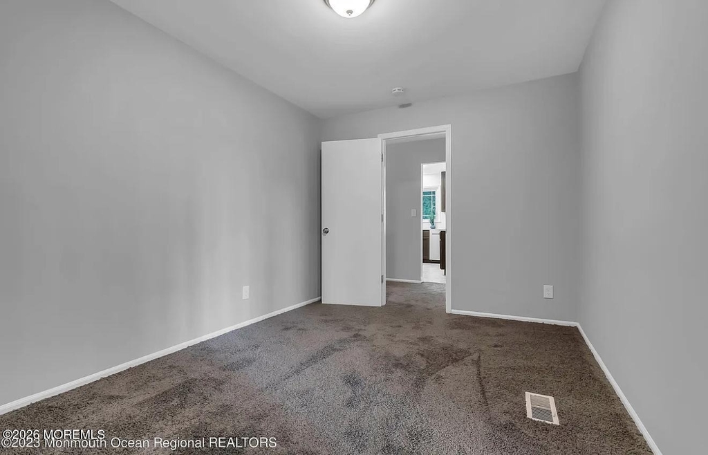 821 Bay Avenue - Photo 17