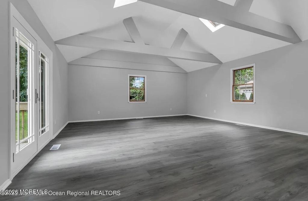 821 Bay Avenue - Photo 16