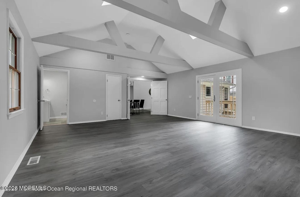 821 Bay Avenue - Photo 14