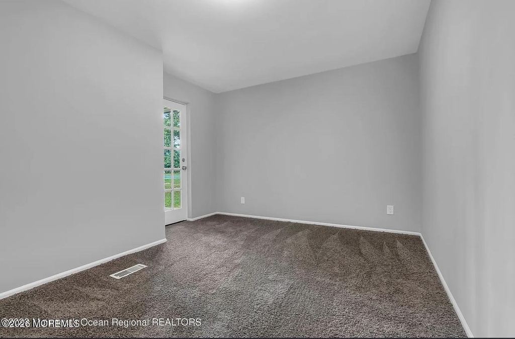 821 Bay Avenue - Photo 18
