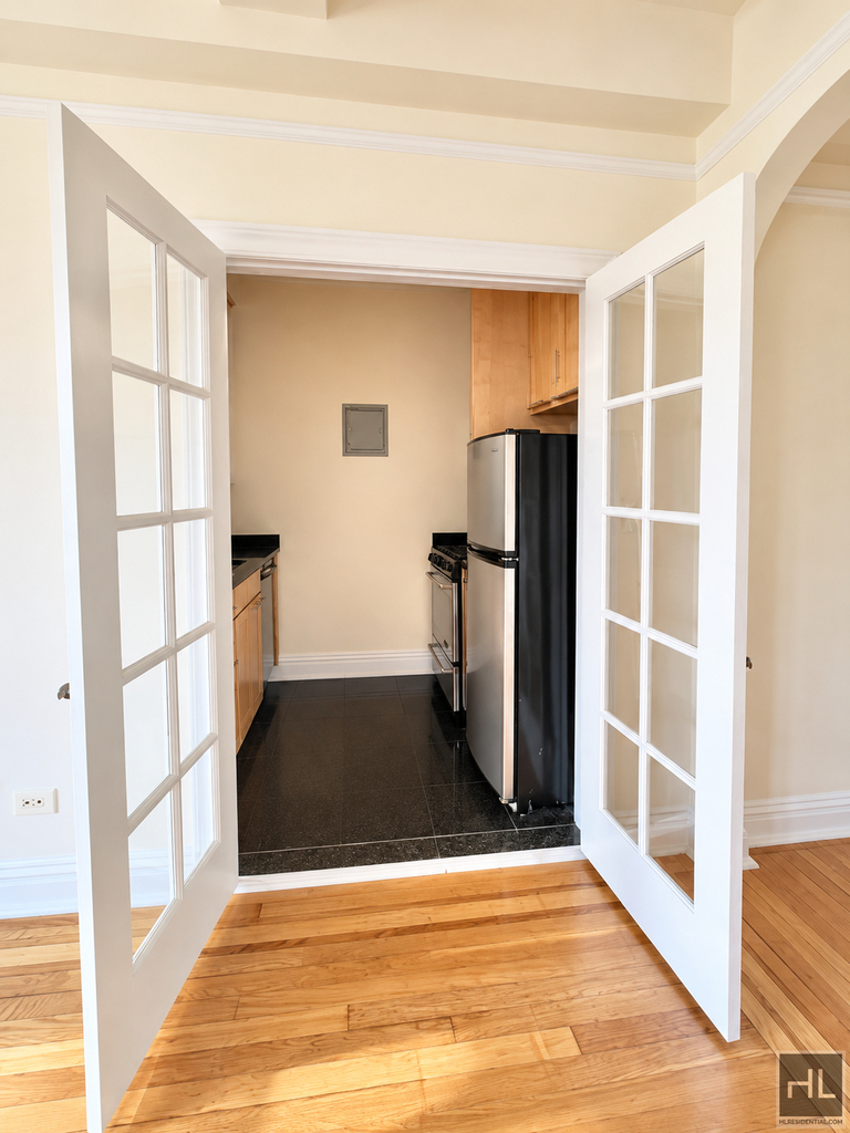 Second Avenue - Photo 2