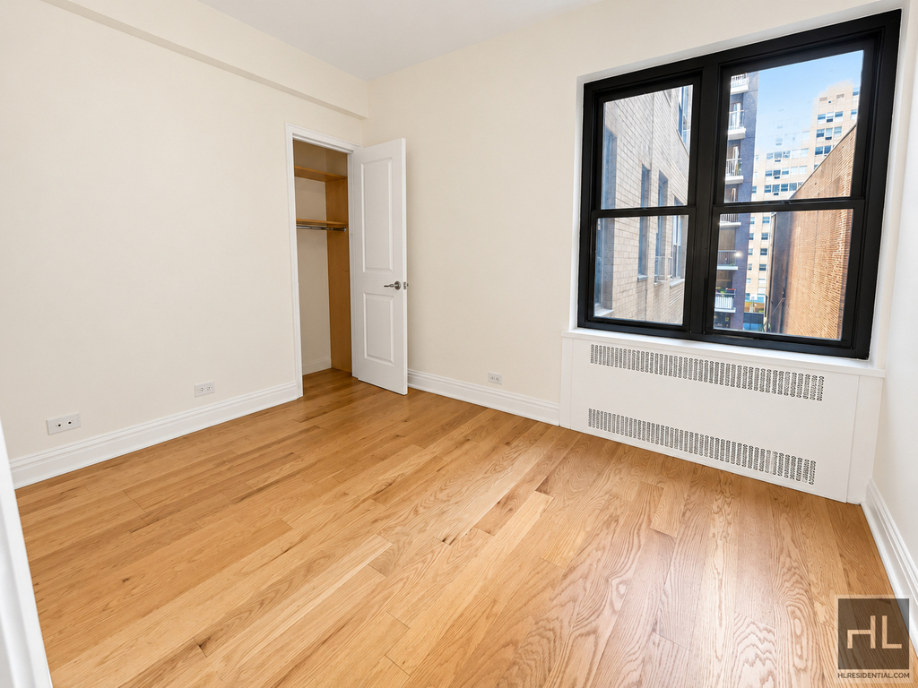 East 56 Street - Photo 4