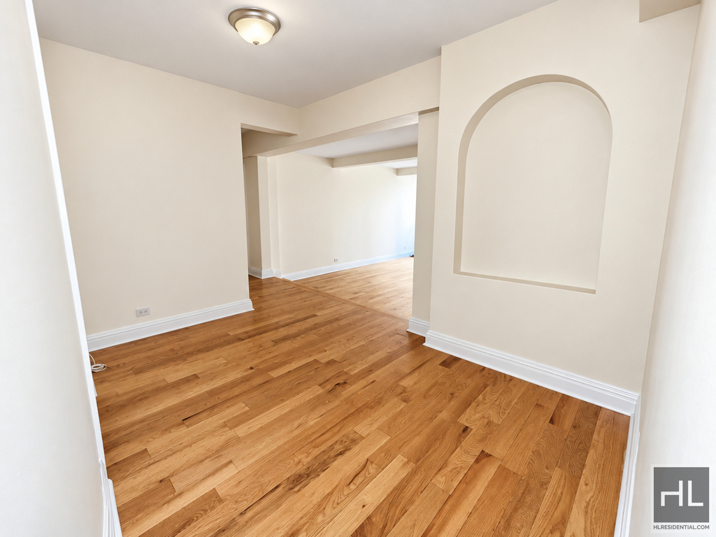 East 56 Street - Photo 2