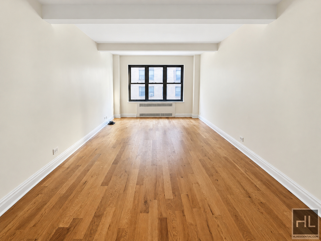 East 56 Street - Photo 0