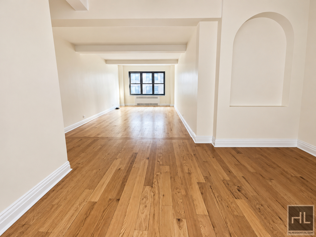 East 56 Street - Photo 1