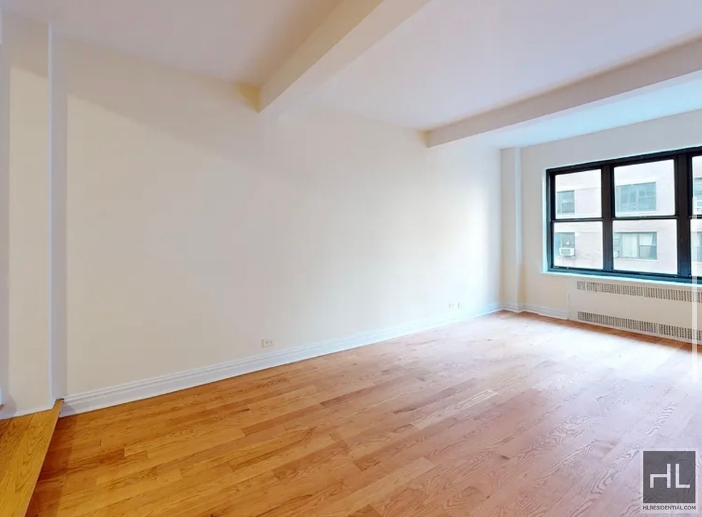 East 56 Street - Photo 5