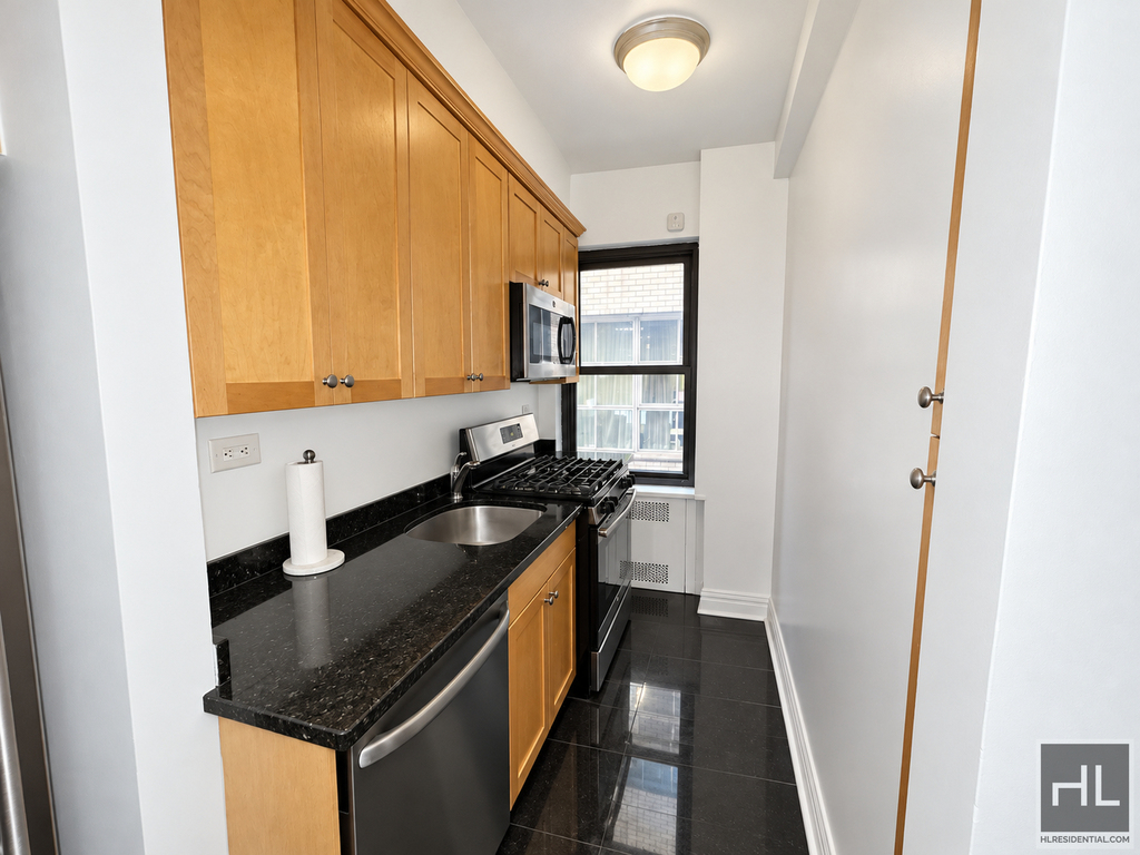 East 56 Street - Photo 3