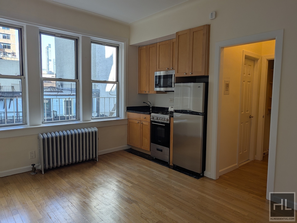 West 13 Street - Photo 0