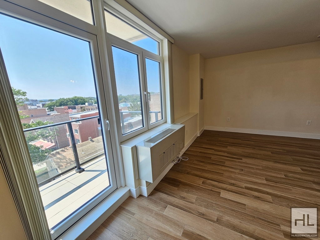 Northern Boulevard - Photo 3