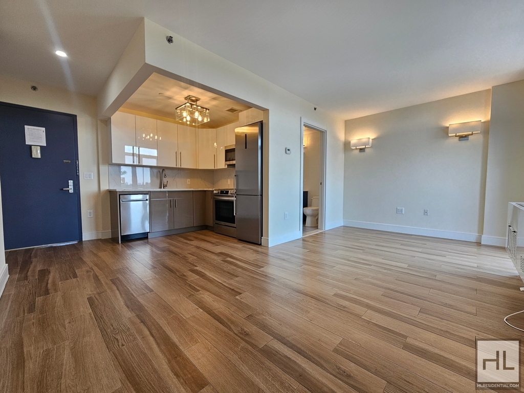Northern Boulevard - Photo 1