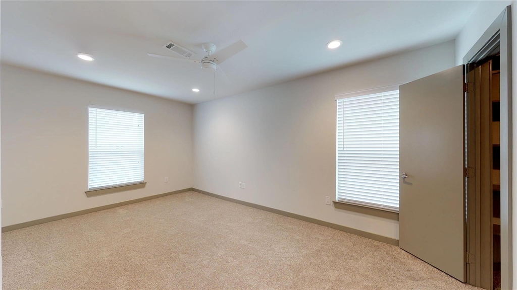 6304 Prospect Avenue - Photo 8