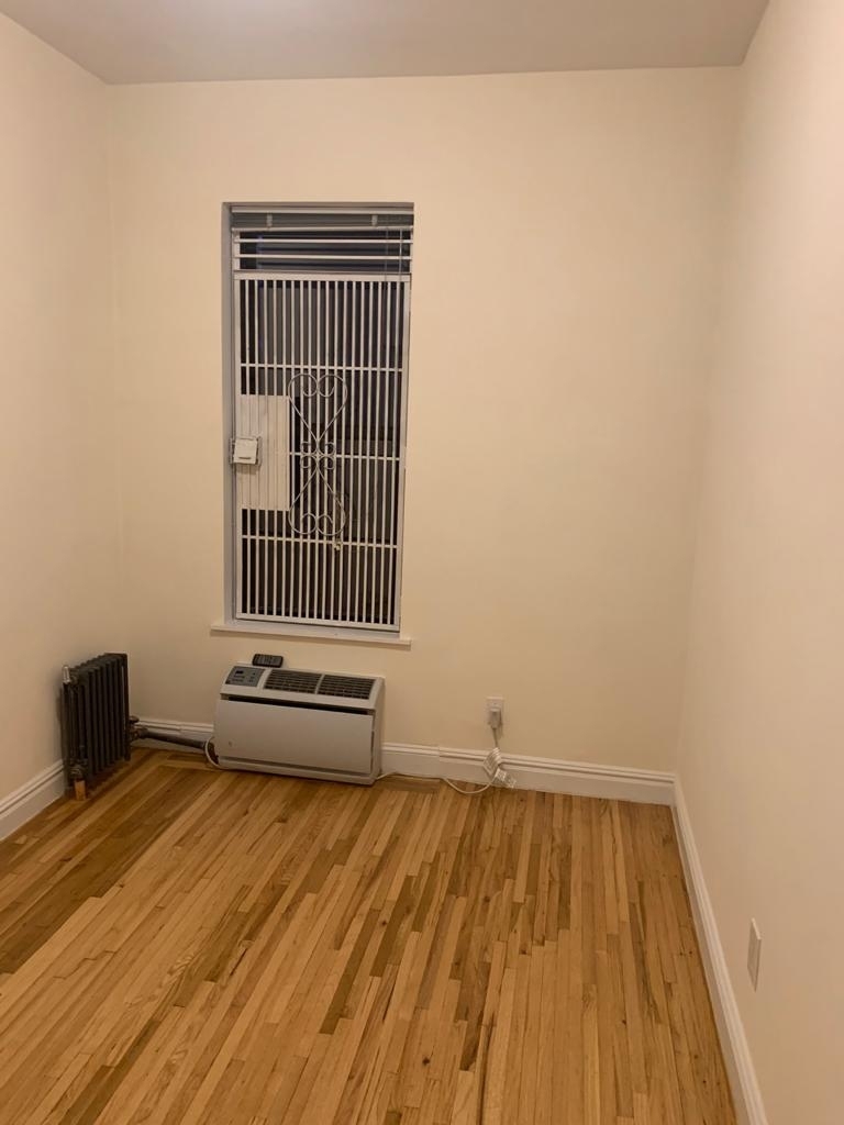 East 83rd Street - Photo 4