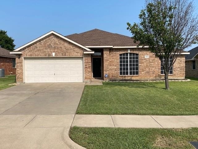 1004 Cutting Horse Drive - Photo 0