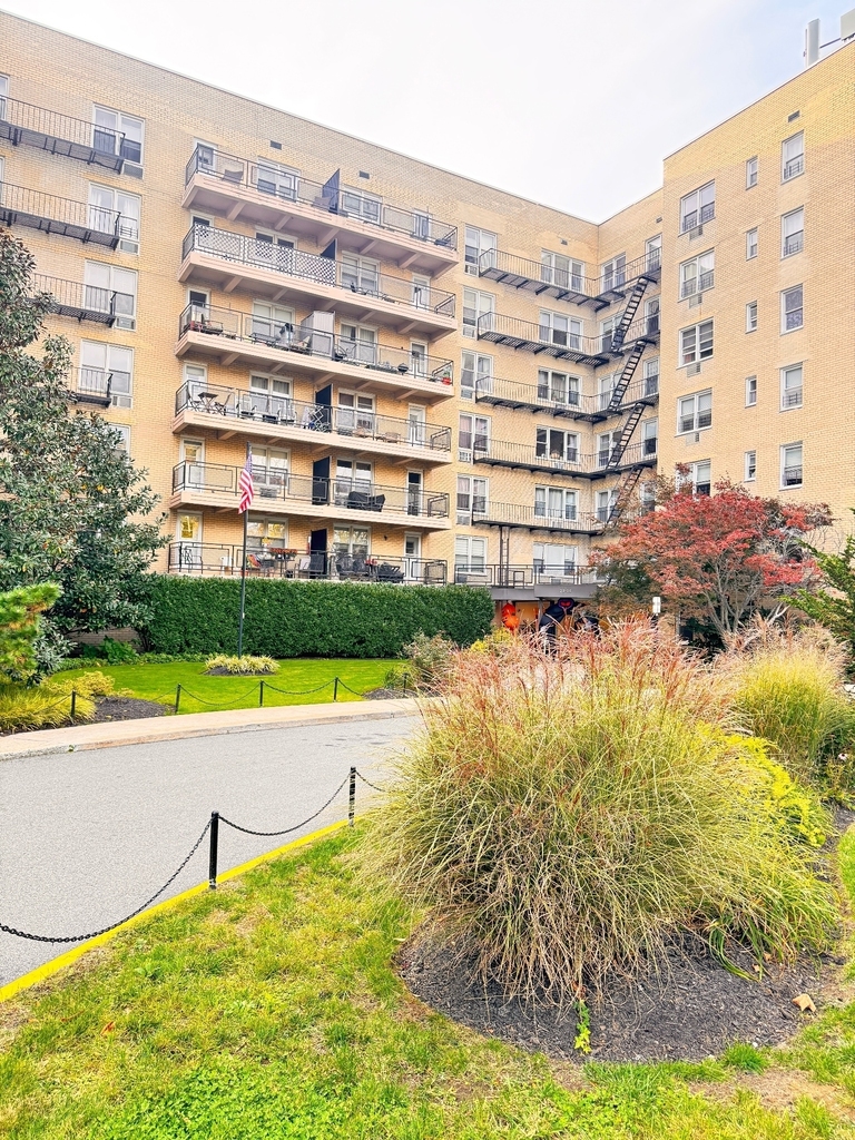 23-50 Water's Edge Drive - Photo 0