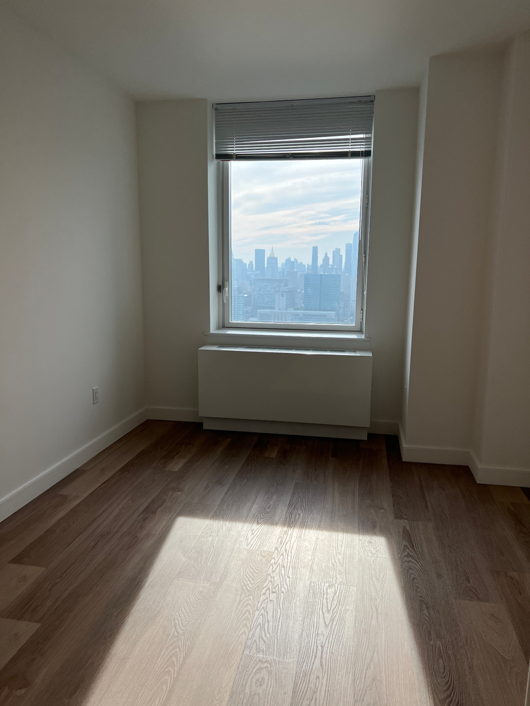 Center Boulevard - Photo 3