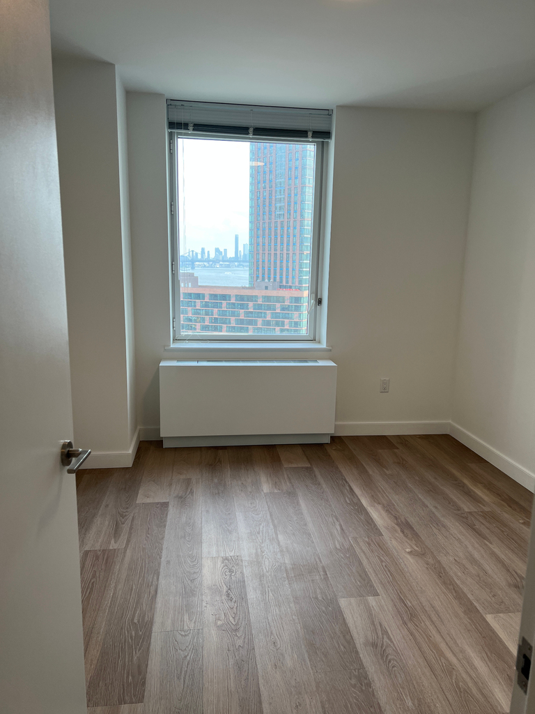 Center Boulevard - Photo 5