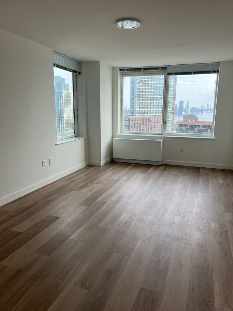 Center Boulevard - Photo 1
