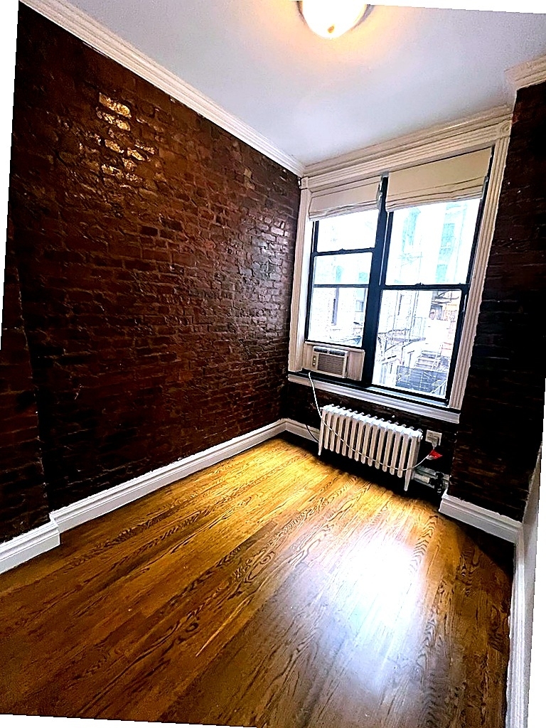 East 13th Street — 4 Bed - Photo 5