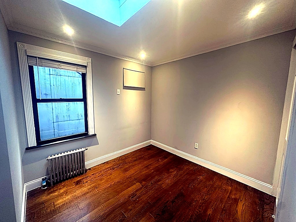 East 26th Street — 4 Bed - Photo 5