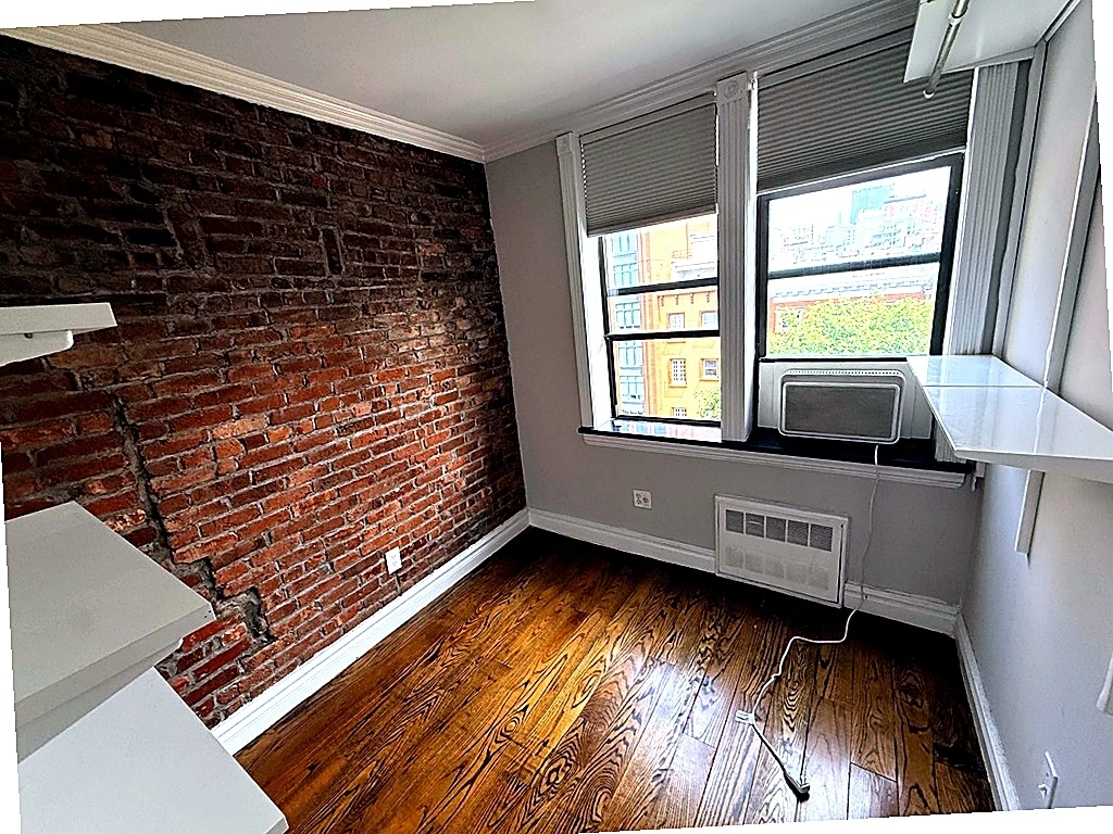West 14th Street — 1 Bed - Photo 4